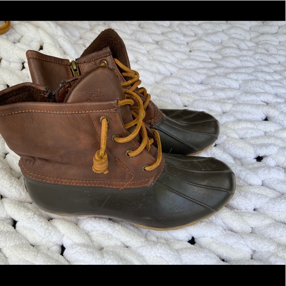 sperry duck boots size 5